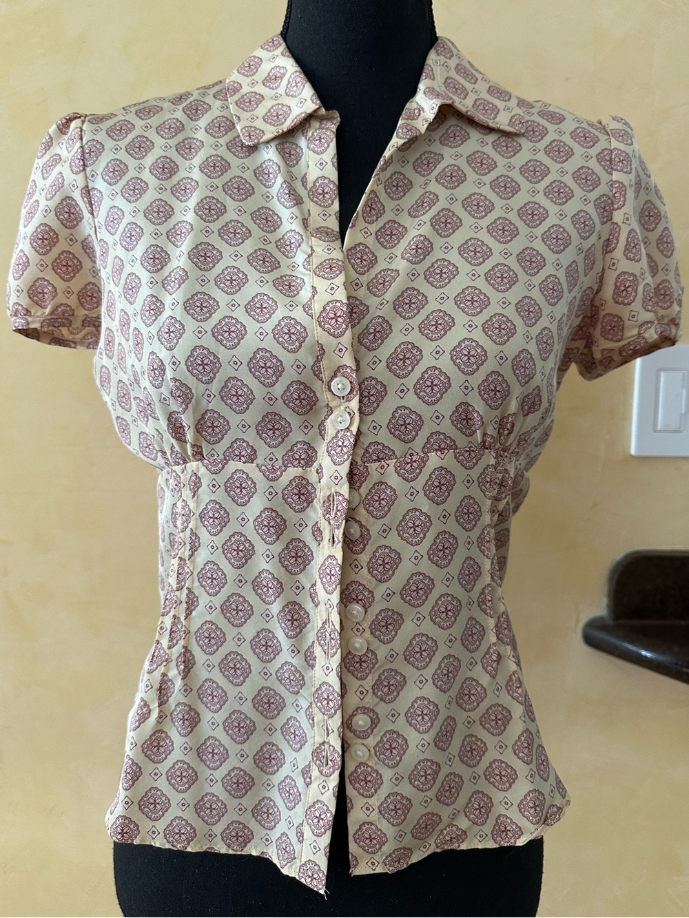 Abercrombie & Fitch Cream Button-Front Shirt with Pink Medallion Print fits XS